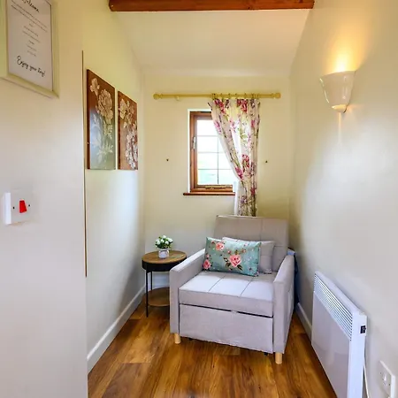 Мініготель Rose - Delightful Stables Conversion By Stae-homes Бристоль